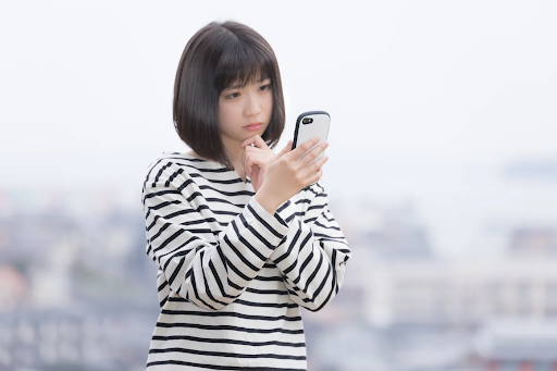 女性スマホ
